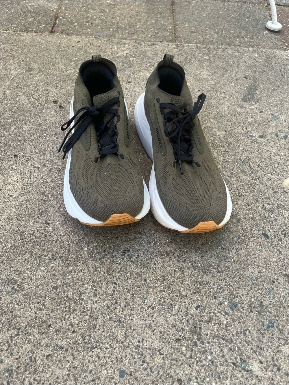 Brooks Olive Green Running Shoes Size 9.5 Men